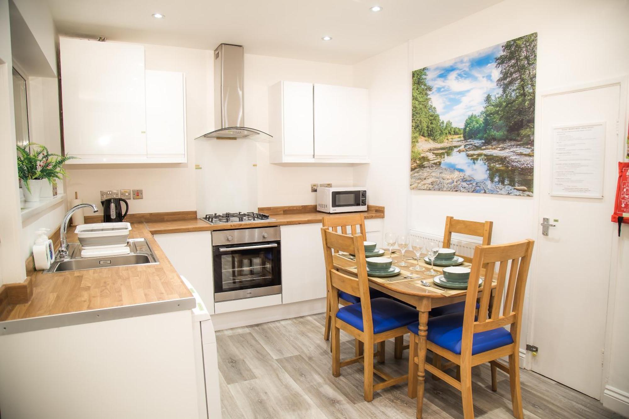 Lucky - Ideal For Trade, Consultants & Family - Near Alton Towers, 3 Bedrooms - 4 Beds - Max 5 Guests