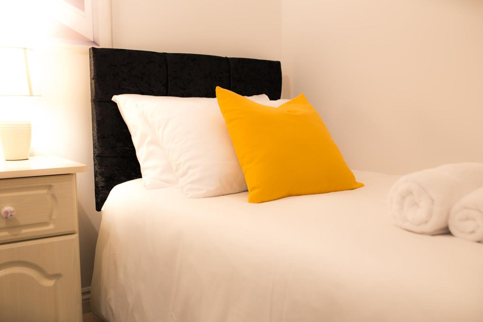 Holiday home Lucky - Ideal For Trade, Consultants & Family - Near Alton Towers, 3 Bedrooms - 4 Beds - Max 5 Guests Stoke-on-Trent