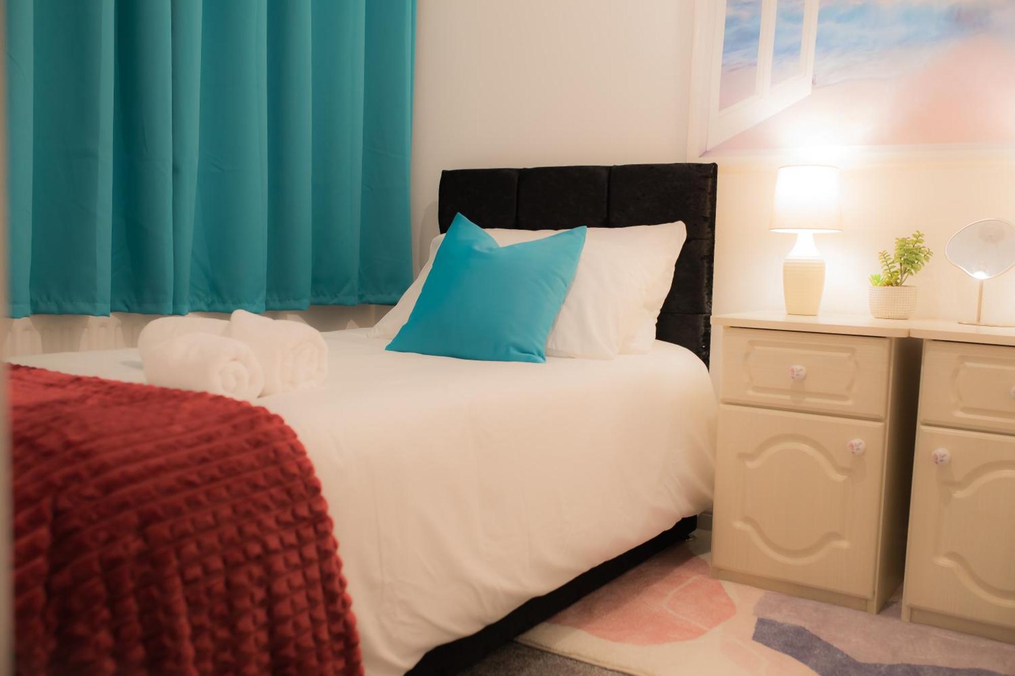 Holiday home Lucky - Ideal For Trade, Consultants & Family - Near Alton Towers, 3 Bedrooms - 4 Beds - Max 5 Guests
