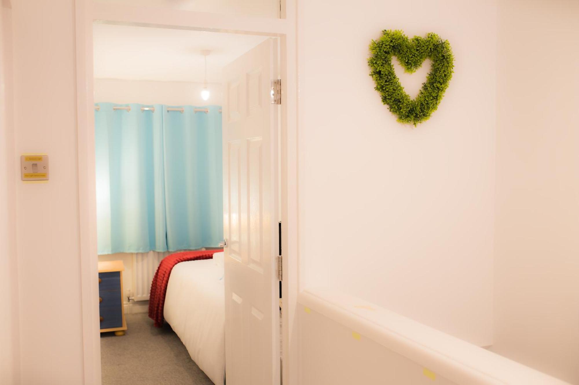 Holiday home Lucky - Ideal For Trade, Consultants & Family - Near Alton Towers, 3 Bedrooms - 4 Beds - Max 5 Guests Stoke-on-Trent