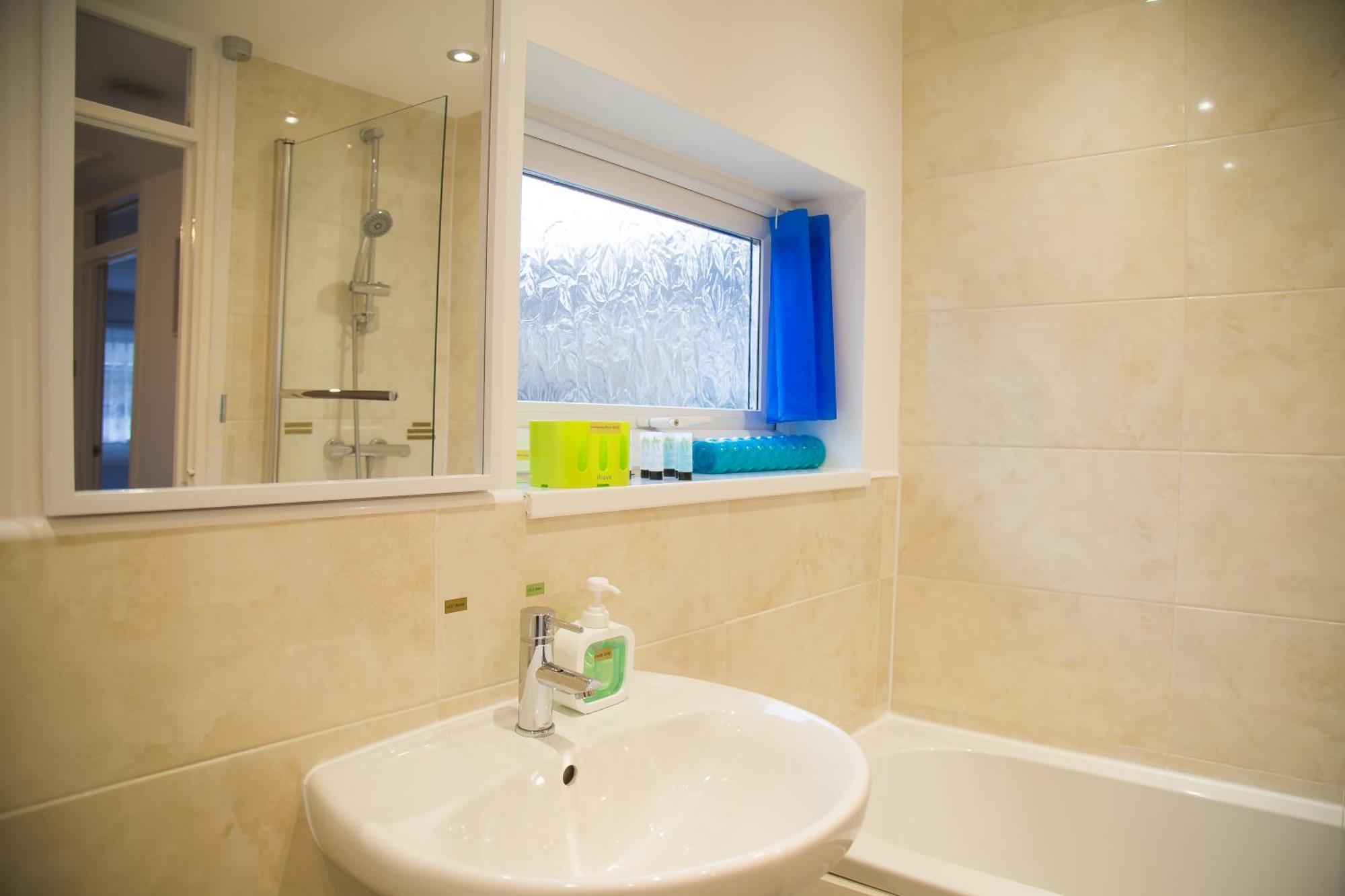Holiday home Lucky - Ideal For Trade, Consultants & Family - Near Alton Towers, 3 Bedrooms - 4 Beds - Max 5 Guests *